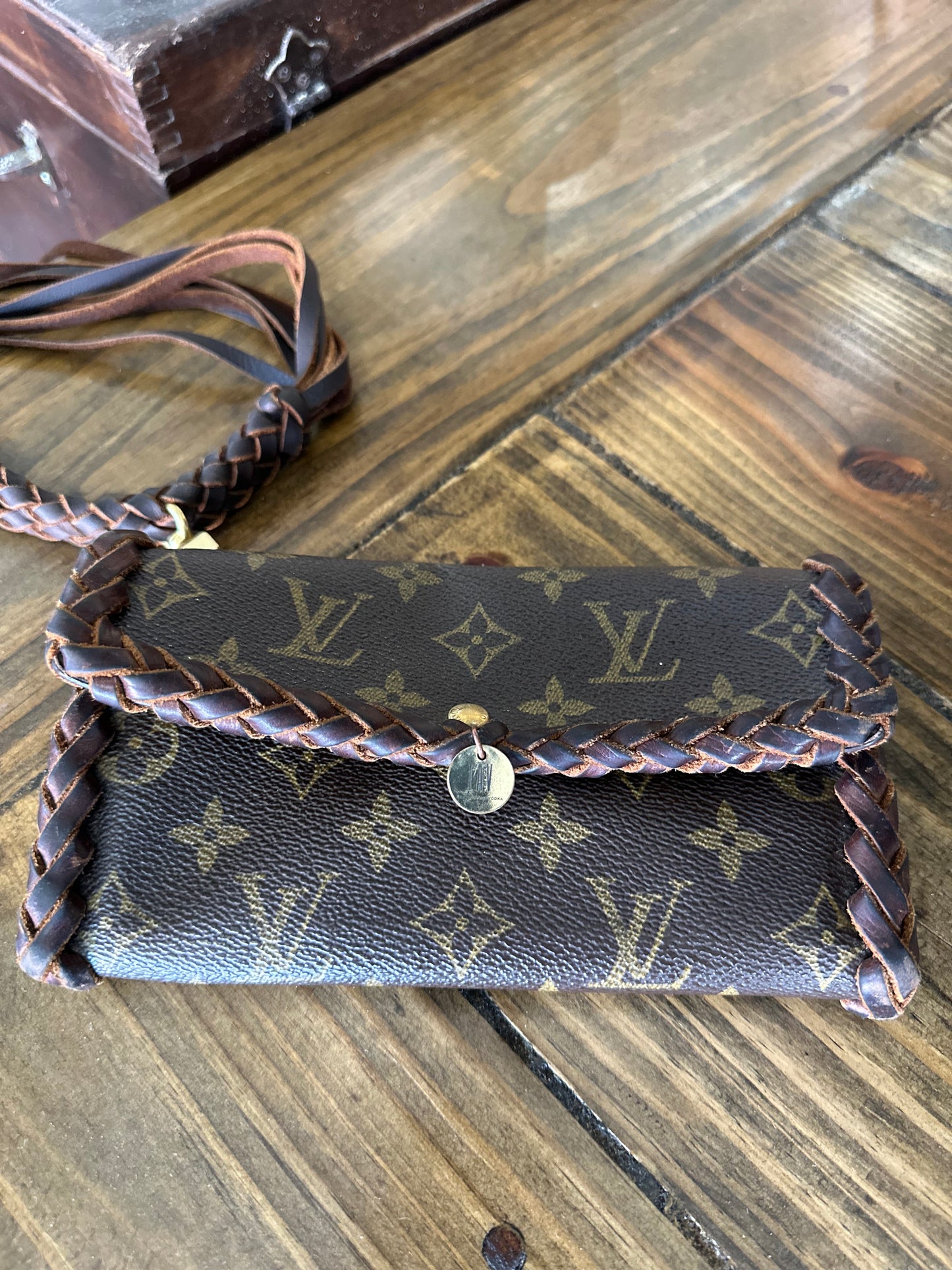 Moxy LV wristlet