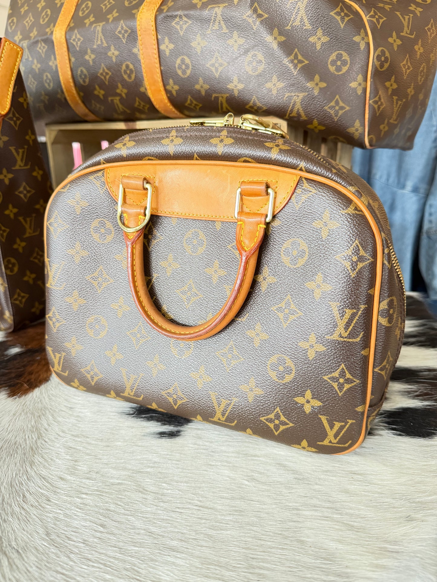 PC- Vintage 2006  Louis Vuitton Trouville Bag