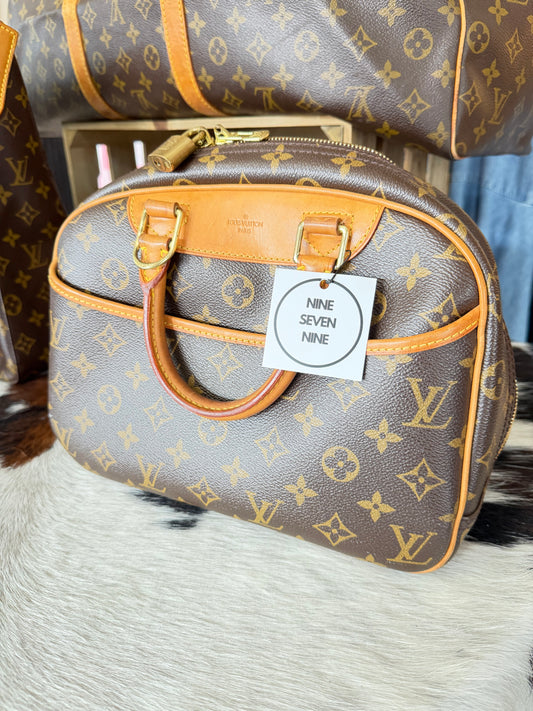 PC- Vintage 2006  Louis Vuitton Trouville Bag