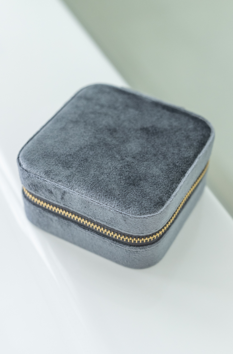 Eloise Velvet Travel Jewelry Box