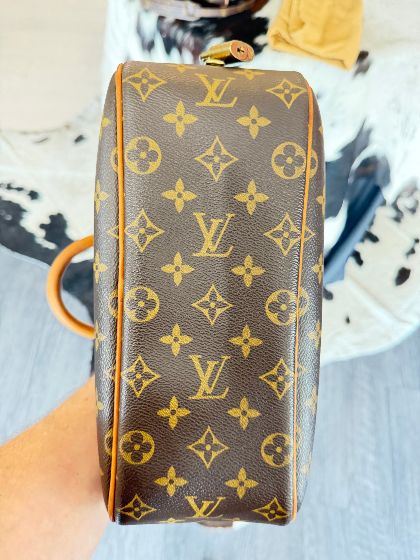 PC- Vintage 2006  Louis Vuitton Trouville Bag