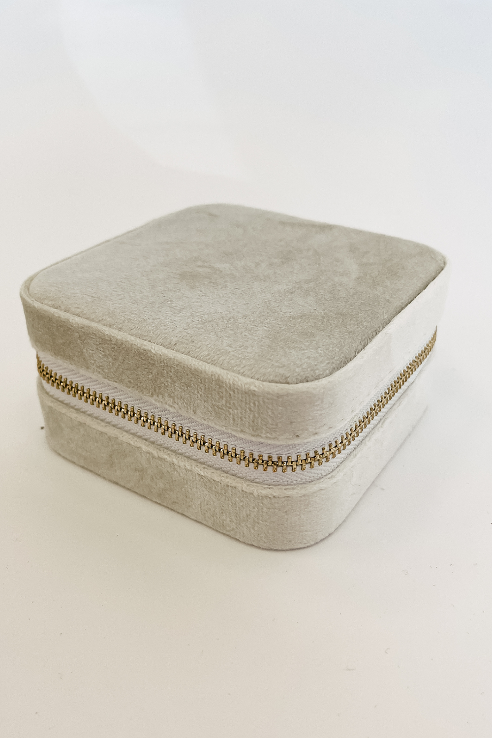 Eloise Velvet Travel Jewelry Box