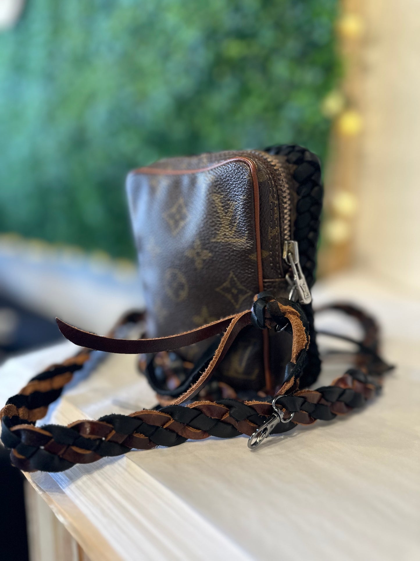 LV vintage Pouch - crossbody